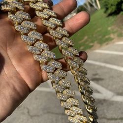 Cuban Link (Passes Diamond Tester)