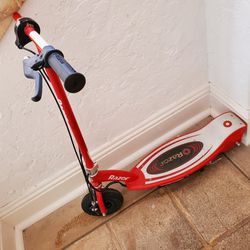 Razor Scooter E100 Electric Scooter No Charger 
