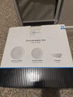 Dinnerware set and cups / platos y tazas