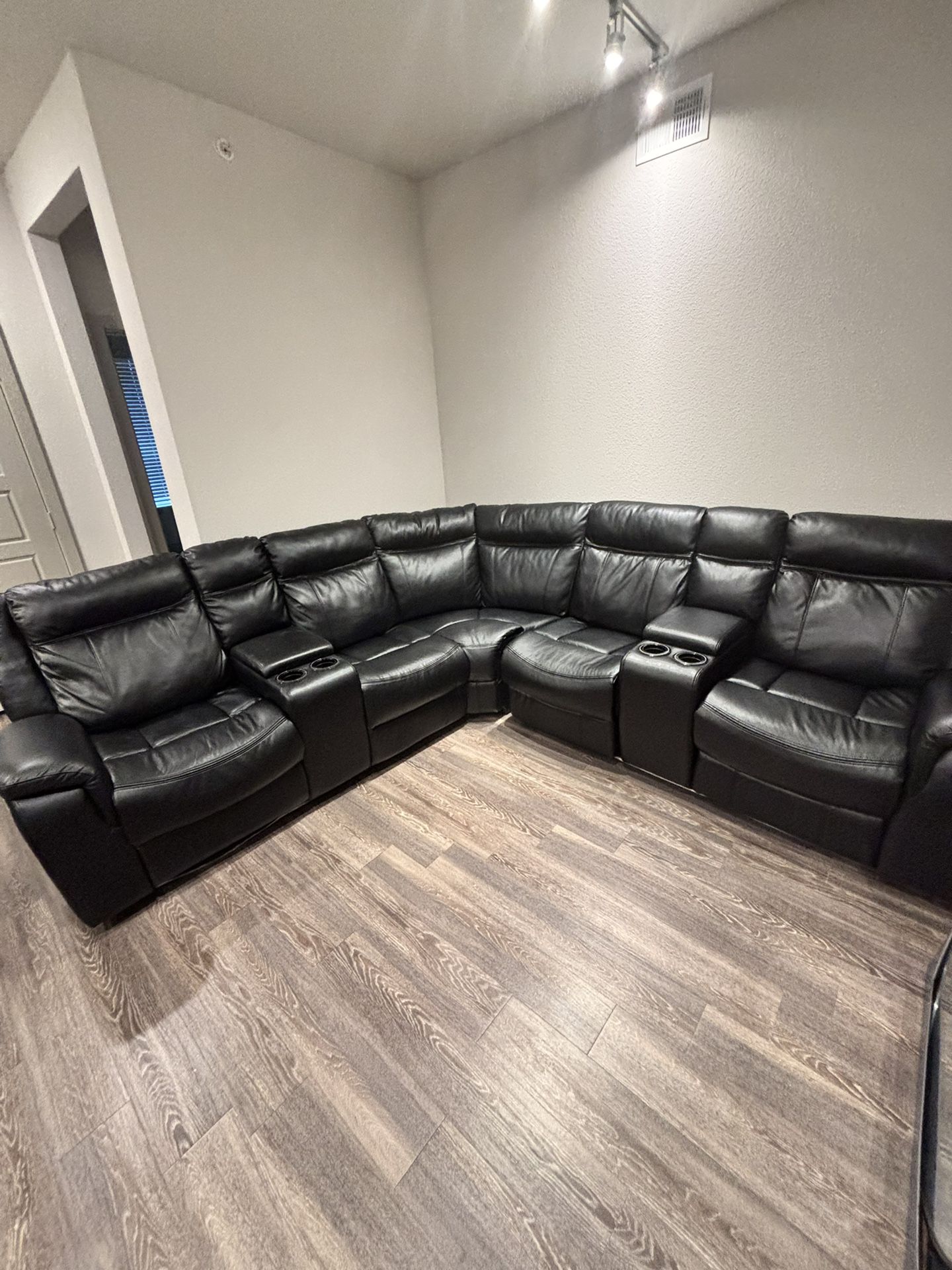 Black Leather 3 Piece Sectional 