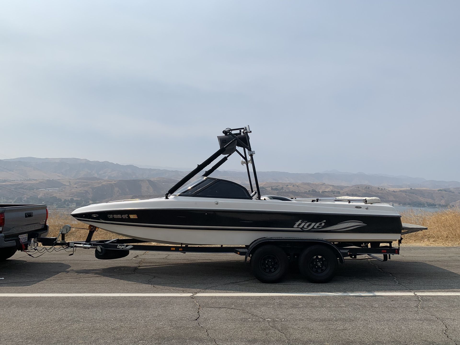 2001 21i Tigé wakeboard boat