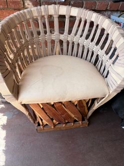 Esquipale chairs