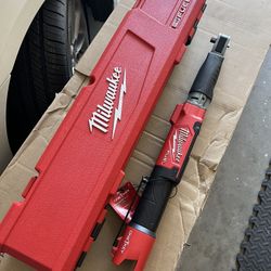 MILWAUKEE M12 FUEL 3/8'' DIGITAL TORQUE WRENCH WITH ONE KEY