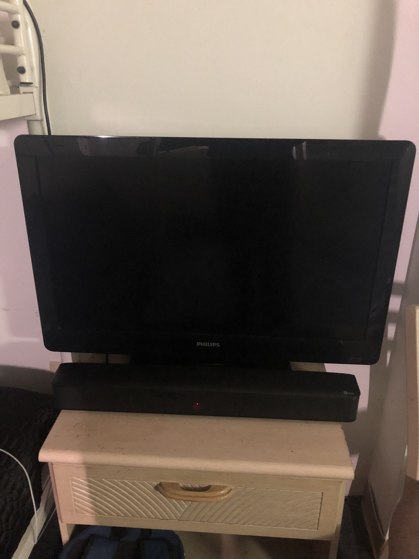 32’ In Philips TV  (Used)