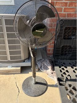 Move out sales Honeywell stand fan