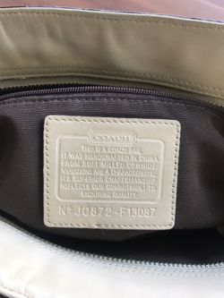 Women's coach leather handbag/purse. Excellent shape