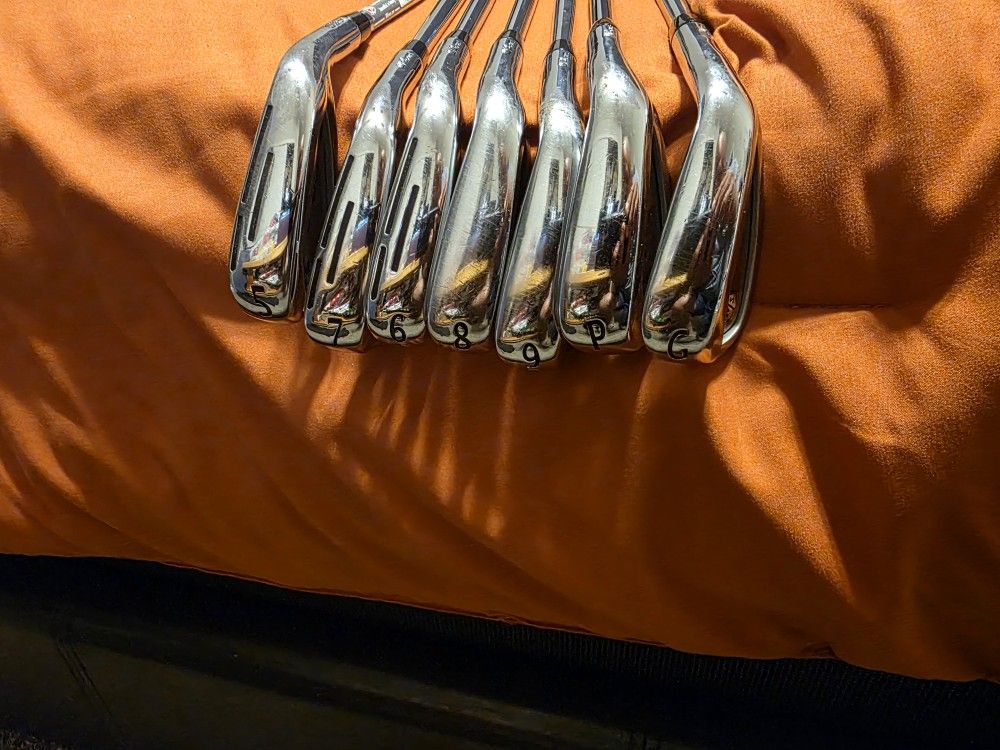 Wilson D9 FORGED irons Right Handed