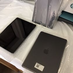 iPad Gen 8. Like New.  50%off Retails.  