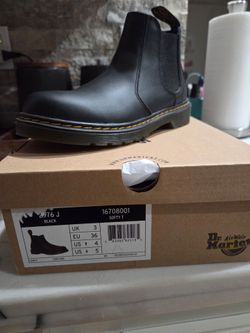 DR MARTENS