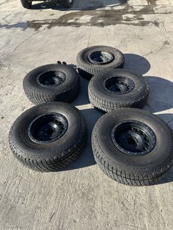 Jeep Wrangler JK Method Race wheels with tires 37x12.5r17