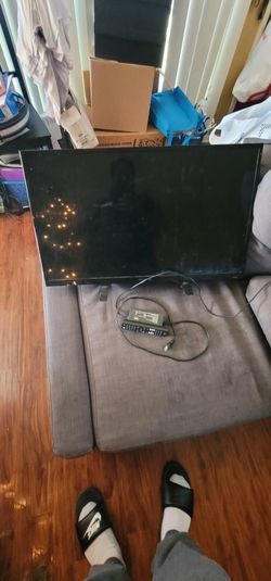 33" Insignia HD TV