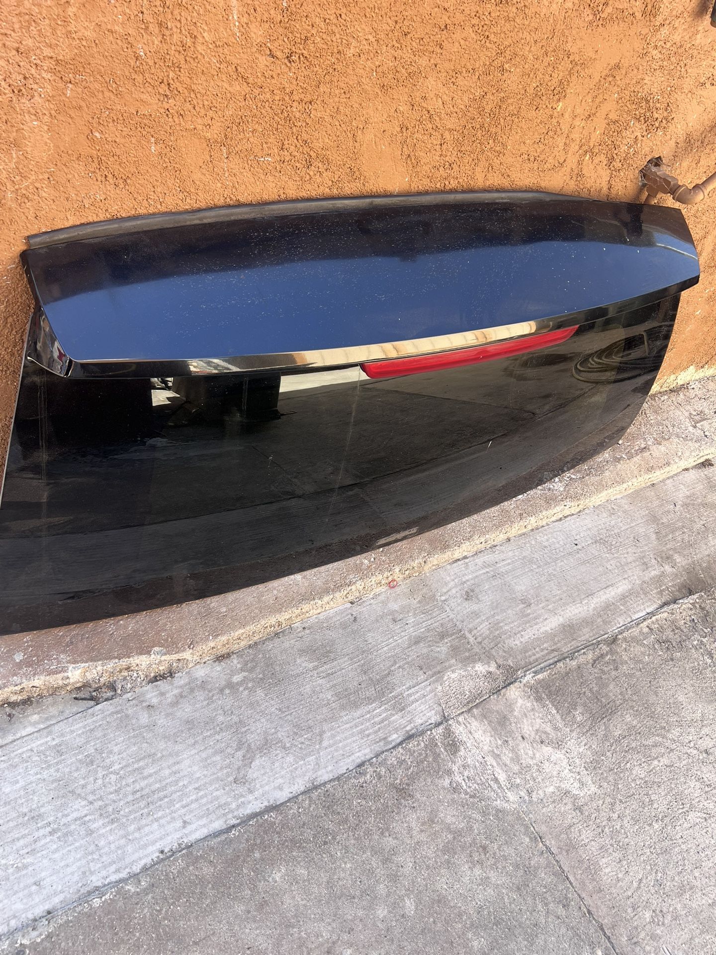 Yukon Rear Wind Shield