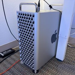 Mac Pro Intel Xeon 28 Core, 112GB Ram, 4TB SSD, Radeon Video, 3-32” 4K Monitors