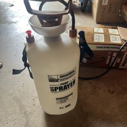 Groundwork 1-1/2 Gallon Pump Sprayer - Like New! 