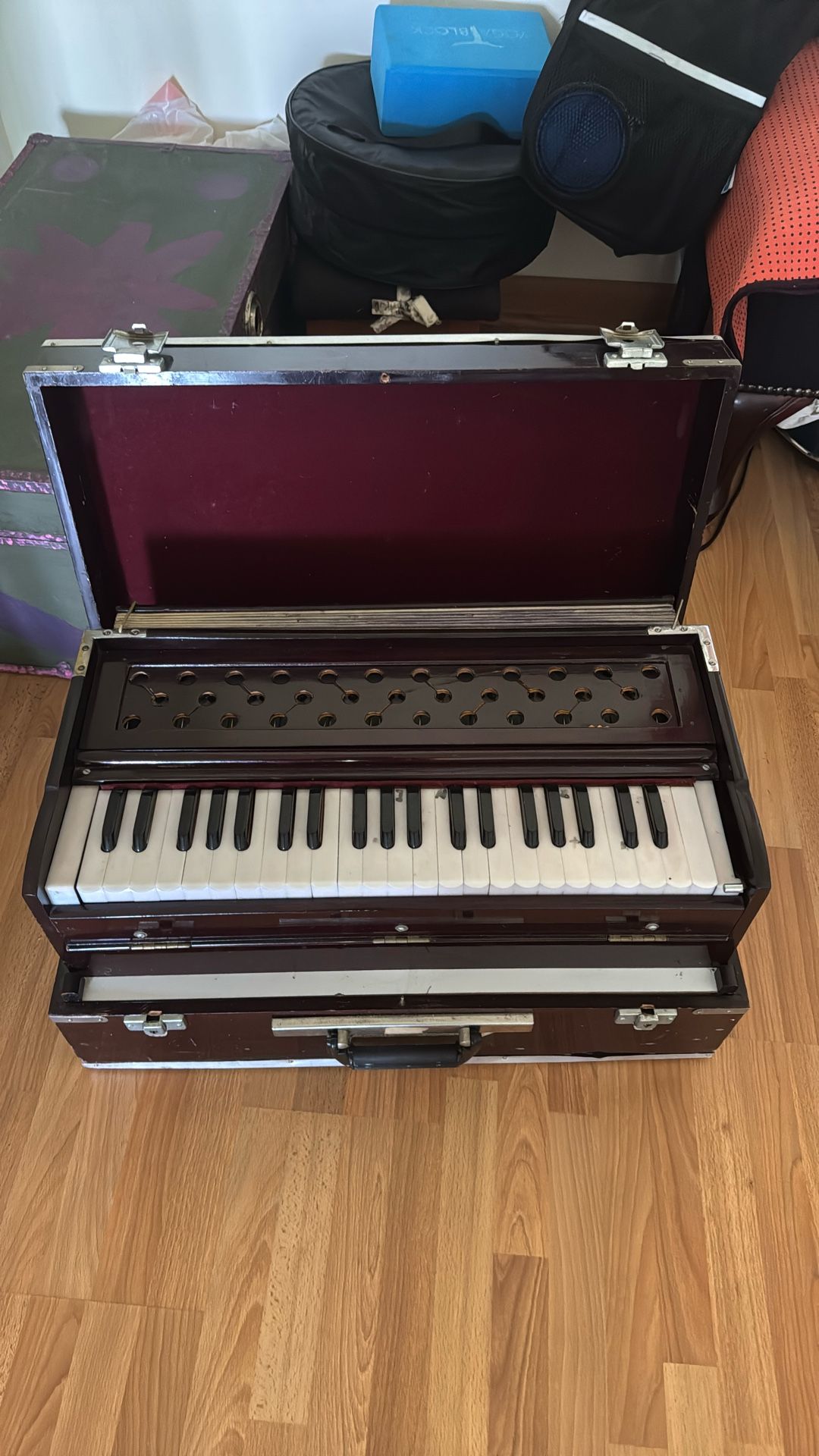 Harmonica Like Keyboard Player