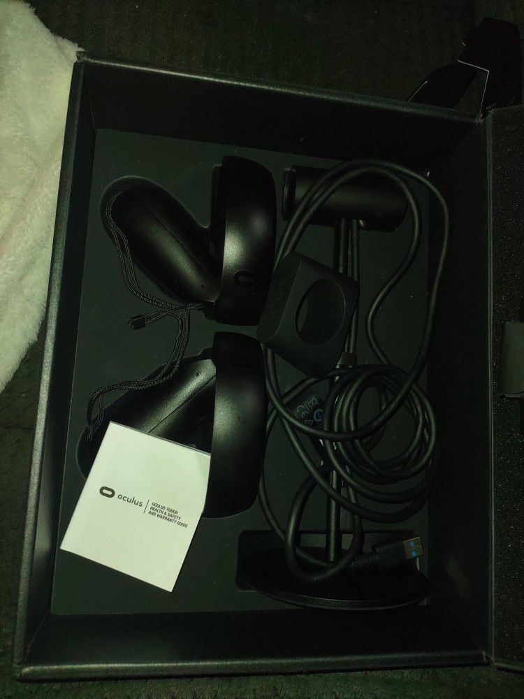 Selling For $75 Or For Meta Quest Controllers Does Not Work With Meta Quest 1&2