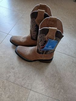 Youth cowgirl boots size 3