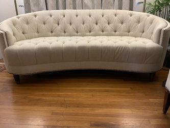Tufted couch and tufted chair excellent Condition no Pets No smoke 