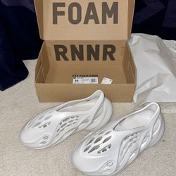 Yeezy Foam RNNR Ararat