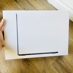 MacBook Air 13.6" M2 chip Built for Apple Intelligence 16GB Memory 256GB SSD