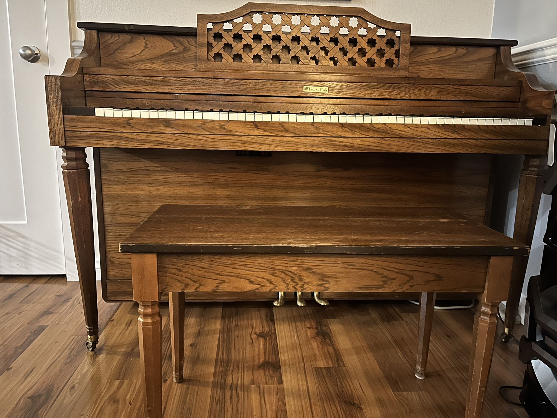Metropolitan Piano