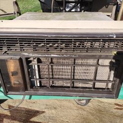 11000 BTU Window Air Conditioner AC  Missing Front Filter Cover Works Great It's Available
