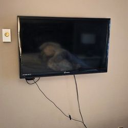 Emerson 42" In Flat Screen Tv