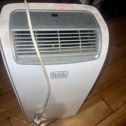 BLACK+DECKER BPACT08WT 4,000 BTU SACC/CEC (8,000 BTU ASHRAE) Portable Air Conditioner A/C