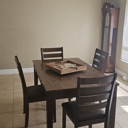 Dining Table – Tavle And 4 Chairs