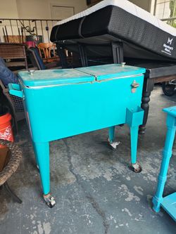 Vintage rolling cooler