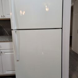 Like New Whirlpool Fride