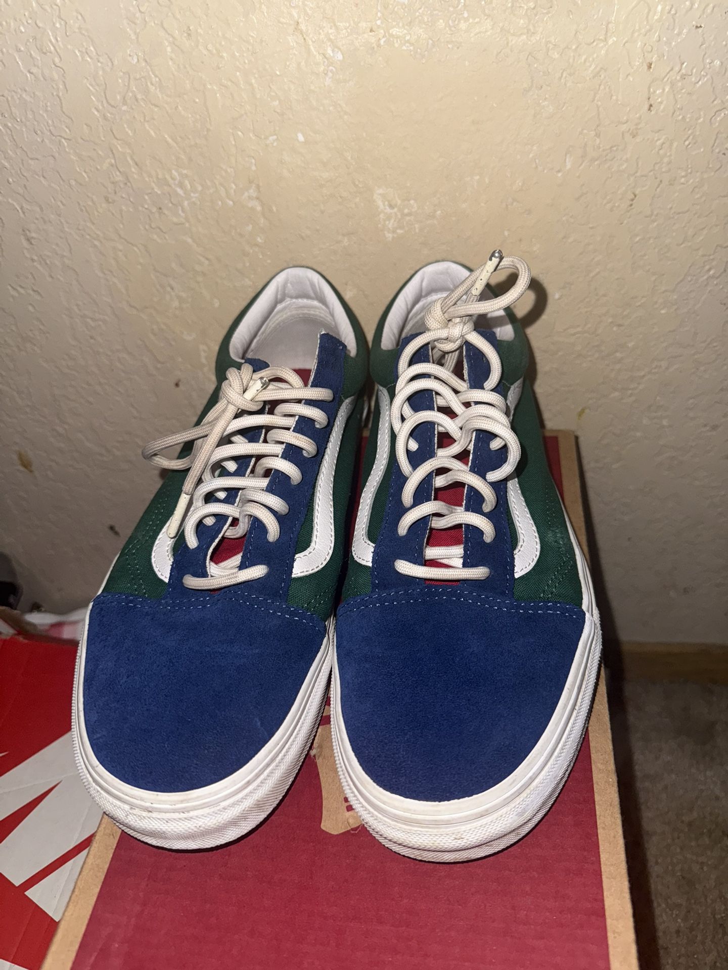 Old School Men’s Vans Size 9.5