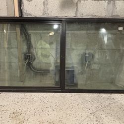 Bronze impact horizontal window. Ventana horizontal de impacto en bronce