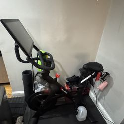 Peloton With Swivel Screen