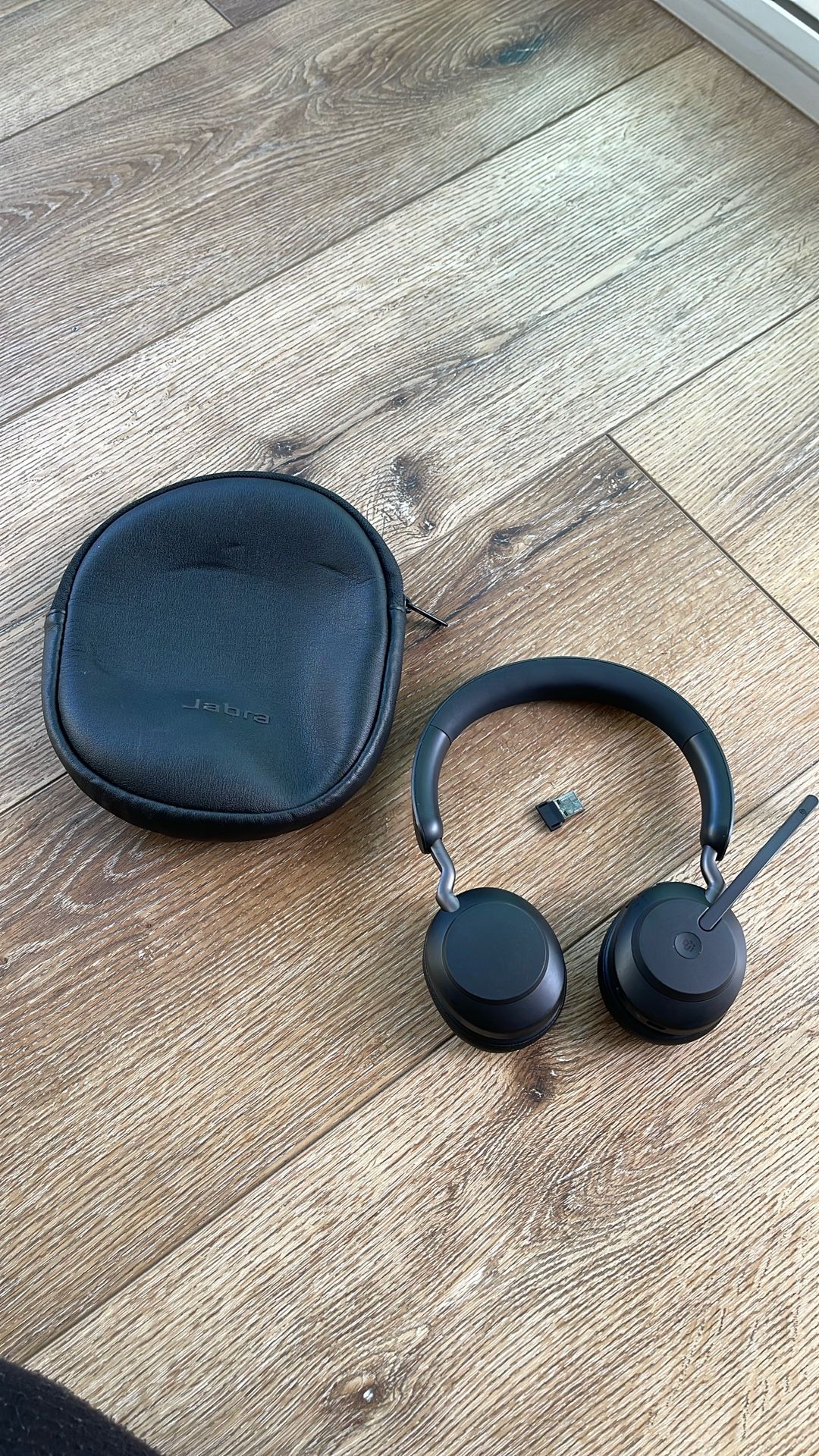 Wireless Jabra Headset With Dongle And Case