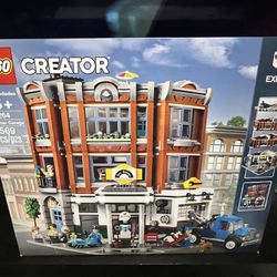 Lego Creator Expert Corner Garage 