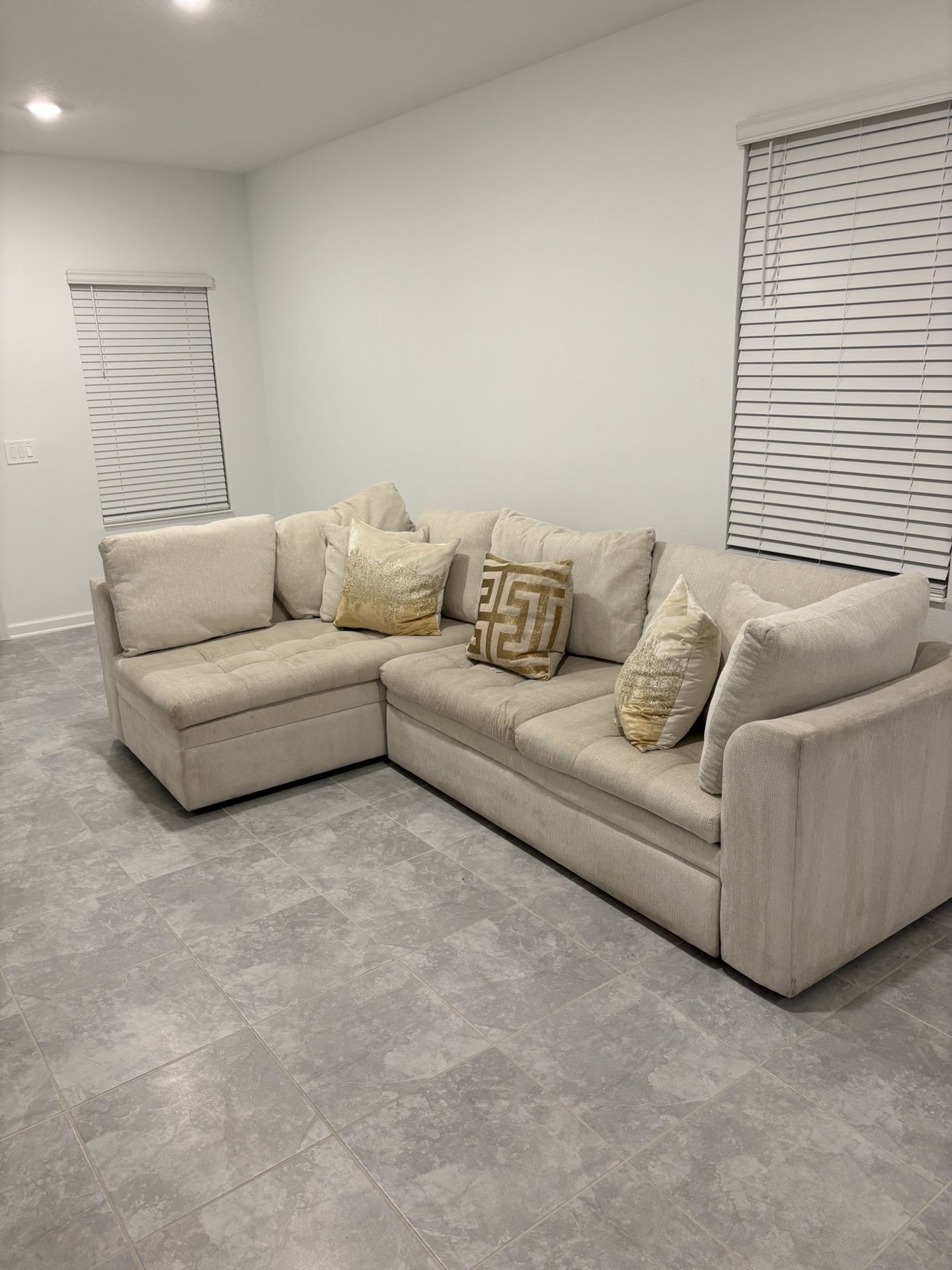 Cream Sectional Living Room Set With A Pull Out Bed Under . It Comes With All Original Pillows