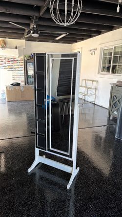 Jewelry mirror