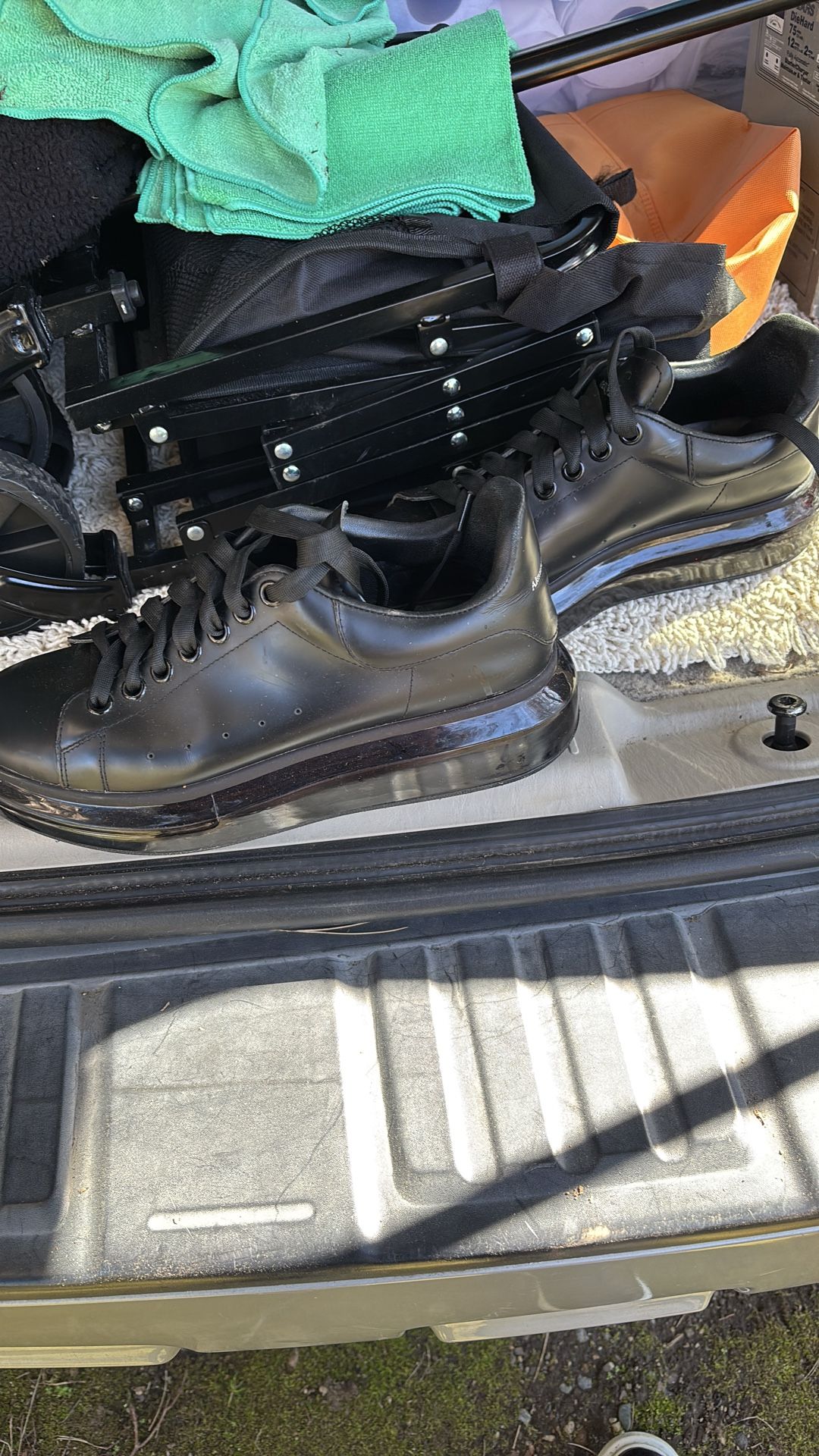 Alexander McQueen size 41 eur USA 8 or 8.5 men’s