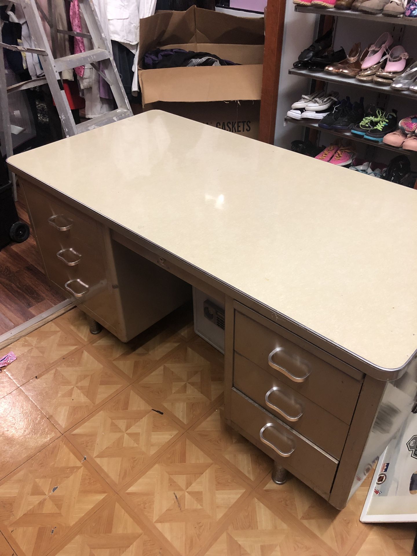 Office desk (4 drawers, 1 cabinet ) excellent condition