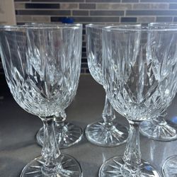 8 Wine Glasses 