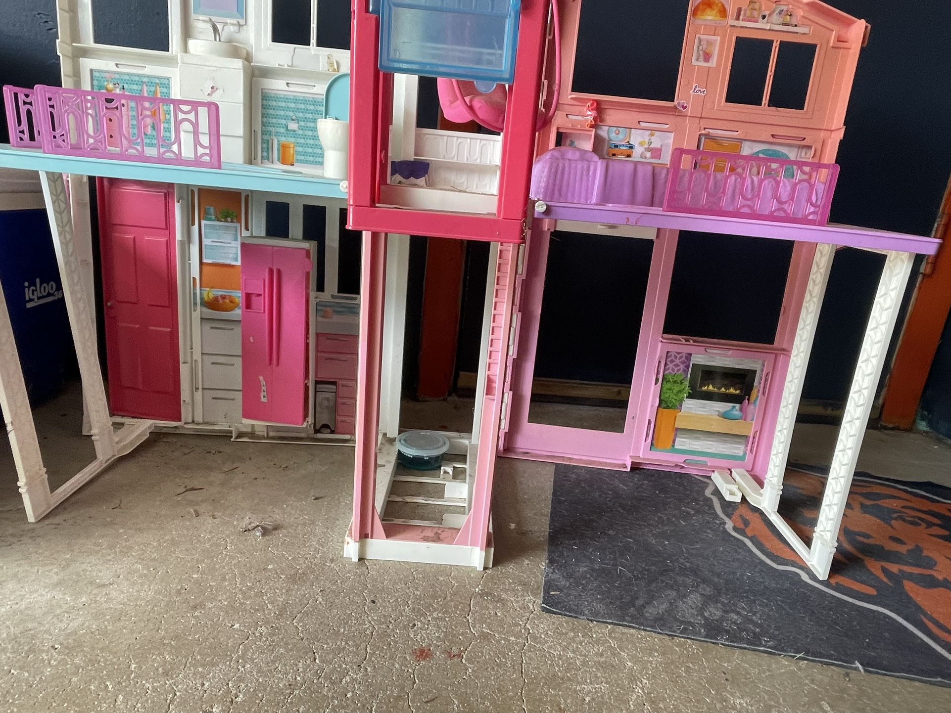 Barbie Doll House Playset, 3-Story Townhouse with 4 Rooms & Rooftop Lounge, Furniture & Accessories Including Swinging Chair (Amazon Exclusive)
