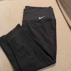 NIKE  Capri Legging Size S