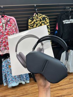 Apple AirPod Maxes Headphones