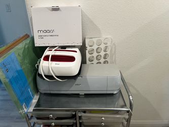 Cricut machine with all materials and rolling cart