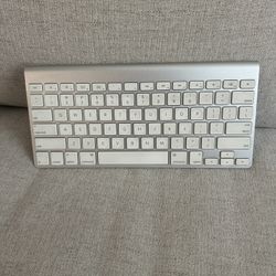 Apple Keyboard. Works Great. $5 And Flat Phone Charger Disk