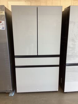 Samsung Bespoke 36 in. 23 cu.ft. Counter Depth 4 Door French Door Refrigerator with Beverage Center New Scratch and Dent