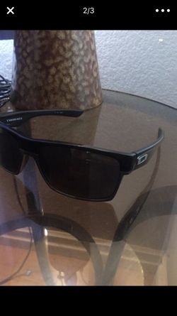 Two face Oakley sunglasses