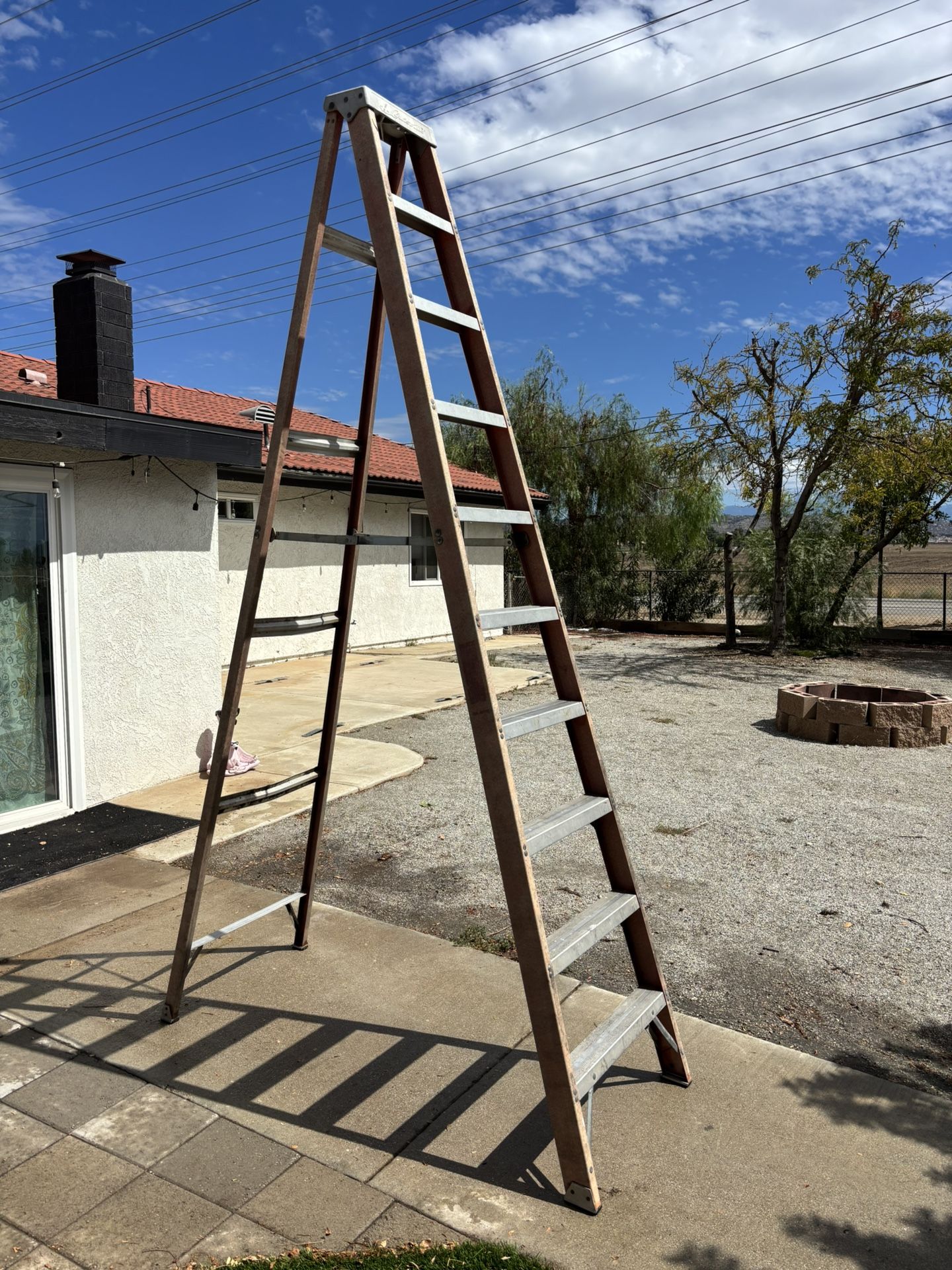 10ft Fiberglass Louisville Ladder 