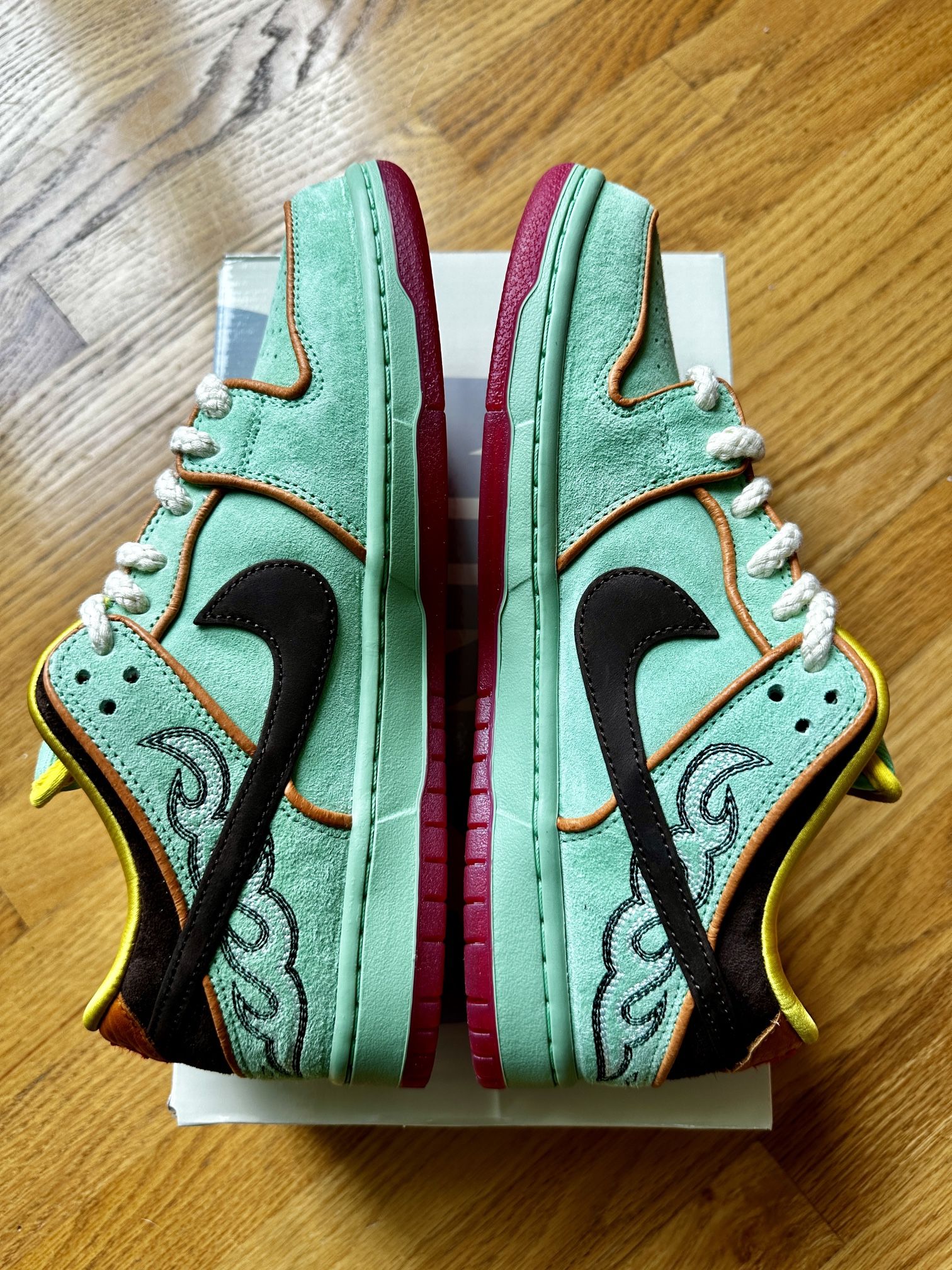 Nike SB Dunk Low Rodeo Tourmaline Size 8.5 DS Brand New w/ Receipt!